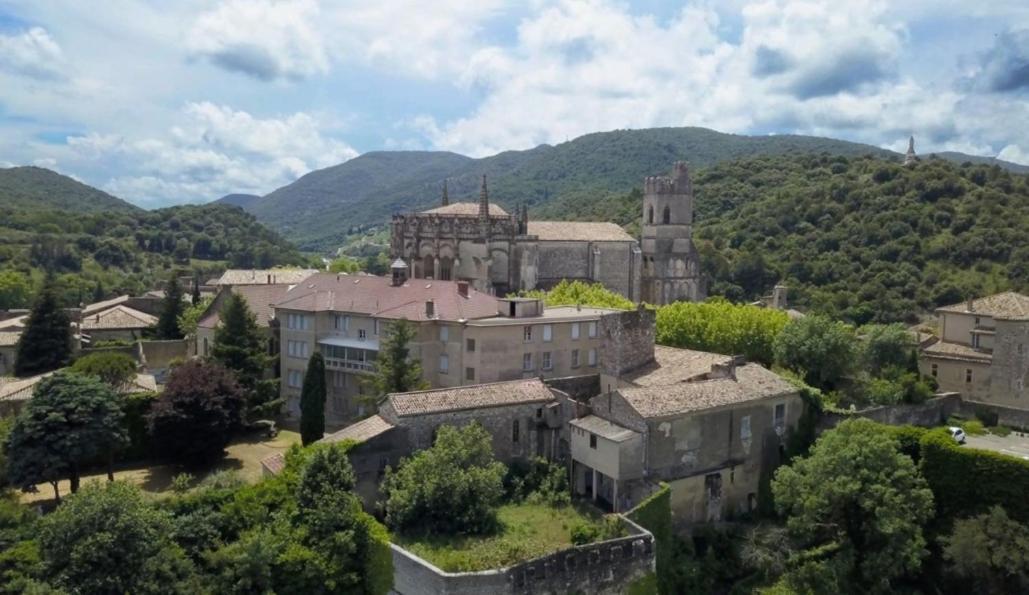 Gîte d'étape du Clos Saint Roch Viviers Extérieur photo